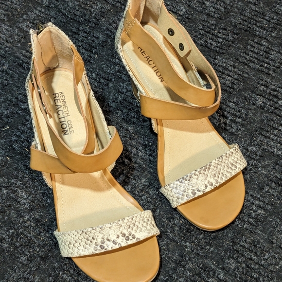 Women's Sandals - Picture 4 of 6